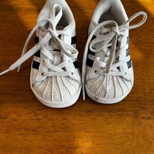 Adidas Superstar sneakers toddler‎ unisex size 4